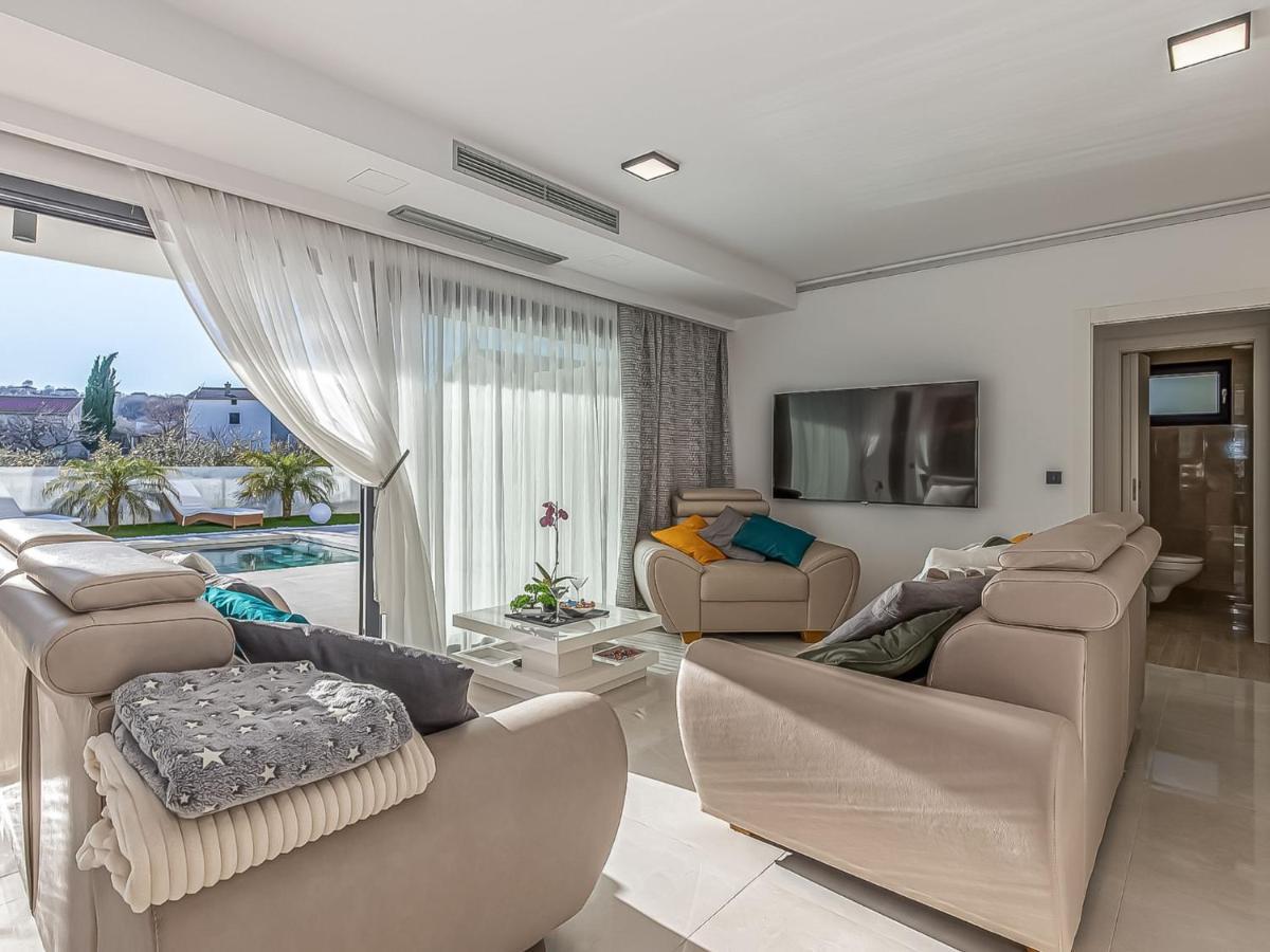 Villa Milly Vrh  ภายนอก รูปภาพ