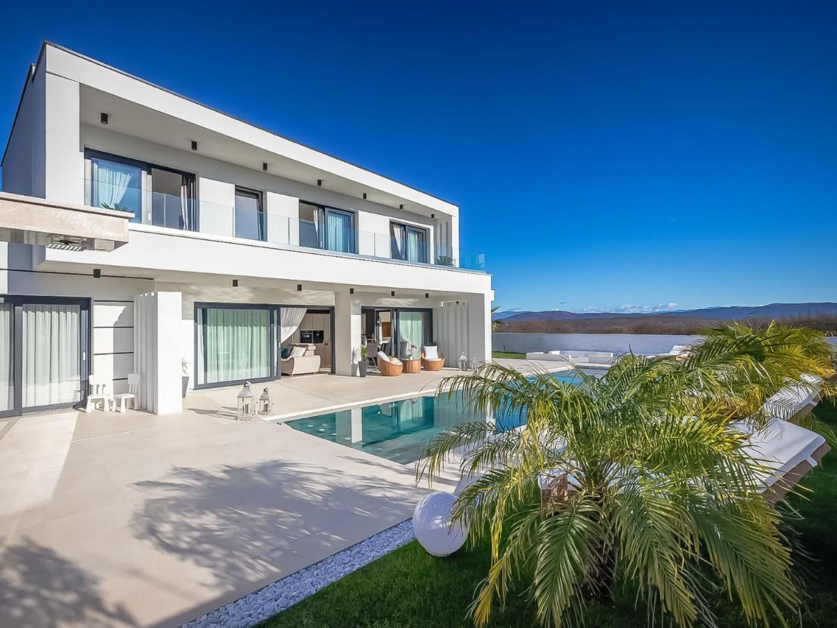 Villa Milly Vrh  ภายนอก รูปภาพ