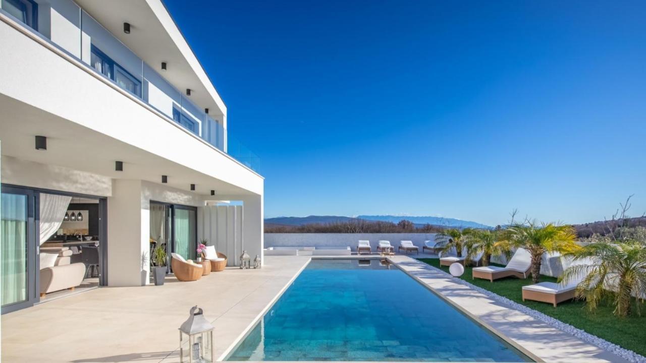 Villa Milly Vrh  ภายนอก รูปภาพ